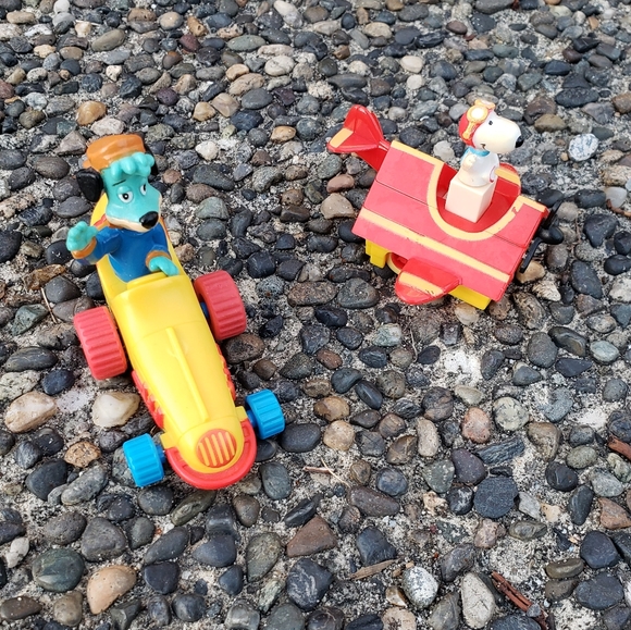Lot of Two Retro Vintage Toys, Pilot Snoopy and Huckleberry Hound - Picture 5 of 5